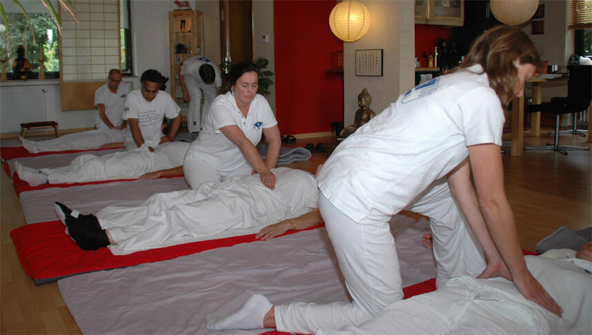 group-shiatsu-session